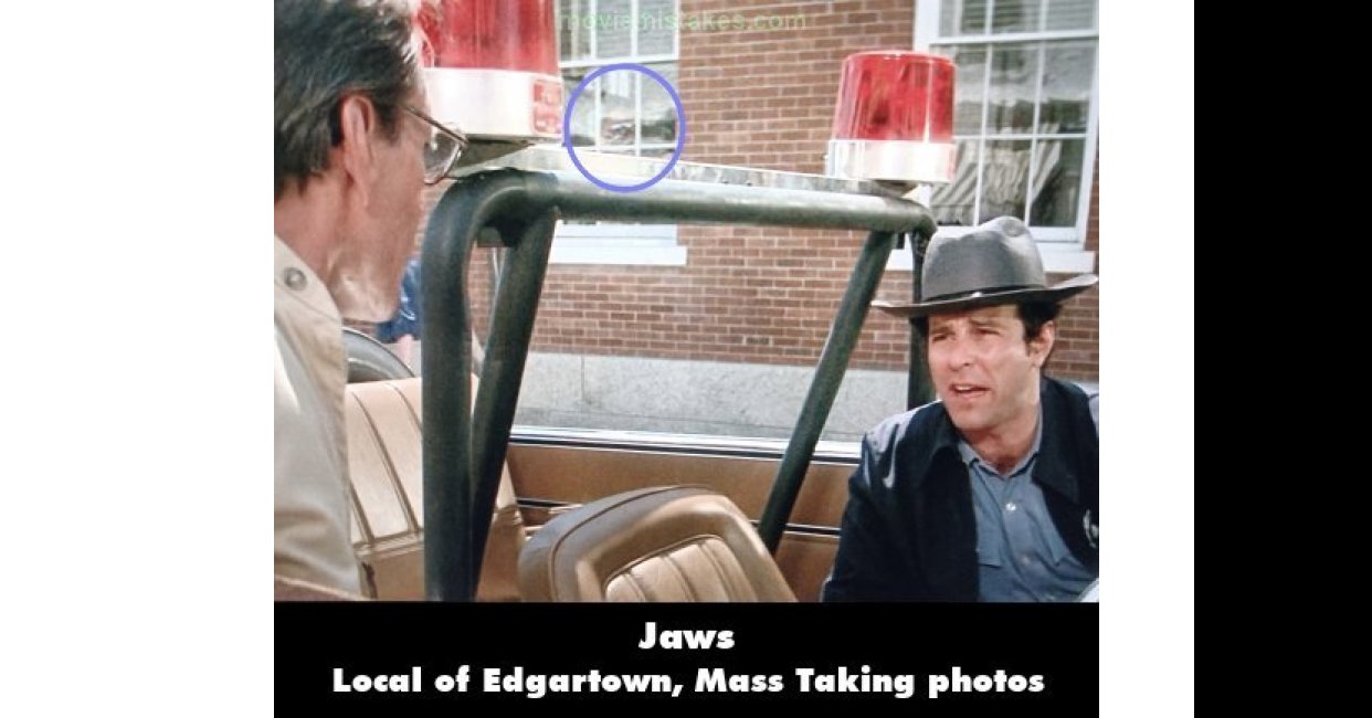 Jaws (1975) movie mistake picture (ID 200730)